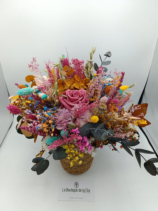 Cesta flores preservadas tonos vivos